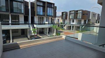 Gambar 4 Rumah Golf Island Pantai Indah Kapuk Cluster Harmony