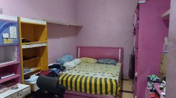 Gambar 2 Rumah 3 Lantai Semi Furnished, Hadap Selatan