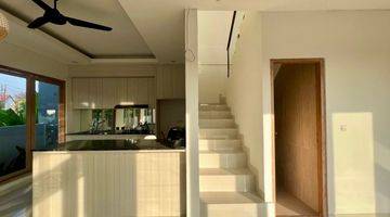 Gambar 5 New Unfurnished 3 Bedroom Villa In Padonan, Canggu With A Spacious Living Area And Beautiful Sunset Views From The Second Floor