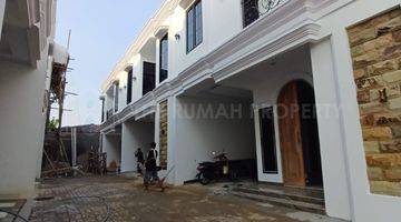 Gambar 2 Brand New Rumah Modern Minimalis 2 Lantai Dalam Town House Layout Lapang, Shm