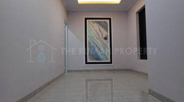 Gambar 4 Brand New Rumah Modern Minimalis 2 Lantai Dalam Town House Layout Lapang, Shm