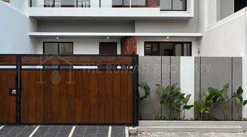 Gambar 2 Brand New Rumah Siap Huni 2 Lantai Modern Minimalis Layout Lapang