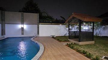 Gambar 3 Rumah Baru Classic Modern Private Pool Cilandak With Backyard