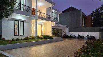 Gambar 1 Rumah Baru Classic Modern Private Pool Cilandak With Backyard