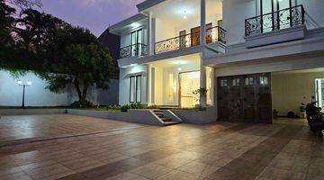 Gambar 2 Rumah Baru Classic Modern Private Pool Cilandak With Backyard