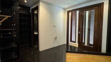 Gambar 4 Luas 400m²,  Nuansa Resort, Swimming Pool And Private Bar,  4 Ensuite , Rumah Pondok Indah.