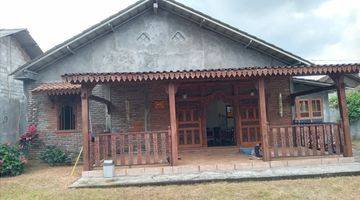 tampak depan rumah villa di bandungan 
