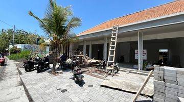 Gambar 3 High Exposure Two Storey Shop In Canggu With Parking Lot