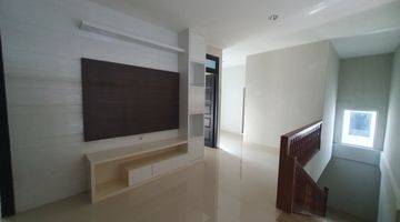 Gambar 5 GADING BOULEVARD HOUSE