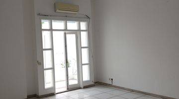 Gambar 2 Rumah 3 Lantai Bagus Semi Furnished SHM di Niaga Hijau, Jakarta Selatan