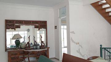 Gambar 1 Rumah 3 Lantai Bagus Semi Furnished SHM di Niaga Hijau, Jakarta Selatan