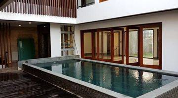 Gambar 5 Dijual Cepat! Rumah Pondok Indah, Posisi Hook Dengan Kolam Renang