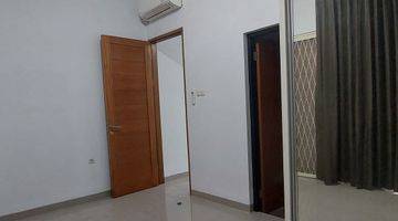 Gambar 3 Ruko Bangunan Baru 3,5 Lantai di Tanjung Duren Semi Furnished