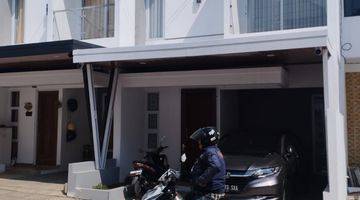 Gambar 4 Rumah Baru 2 Lantai Akses Mobil