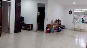 Gambar 4 Rumah lama Butuh Renovasi Unfurnished SHM di Gandaria, Jakarta Selatan