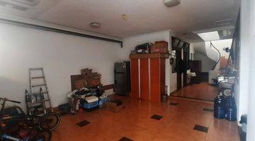 Gambar 4 Rumah 2 Lantai Bagus Semi Furnished Shm Di Kemang, Jakarta Selatan