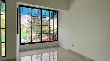 Gambar 1 Rumah di Cluster Asia
Green lake city 2 Lantai SHM Bagus Selatan