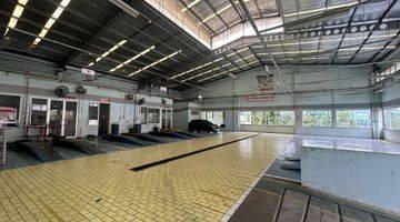 Gambar 2 Gedung Ex Showroom Mobil