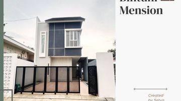 Gambar 1 Rumah 3 Lantai Baru Unfurnished SHM di Jalan Solo, Maguwoharjo ( Depan Trans Mart), Yogyakarta