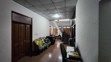 Gambar 5 Rumah Hook di Tebet Barat, Jakarta Selatan