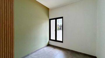 Gambar 2 Rumah dijual di Kencana loka 12.5 BSD city Tangerang 2 Lantai harga bagus semi furnished hadap barat