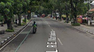 Gambar 4 Riau Bandung Mainroad lokasi Strategis untuk usaha Rumah di R E Martadinata SHM