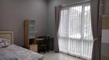 Gambar 4 Rumah 2 Lantai Bagus Semi Furnished Lokasi Strategis di Foresta