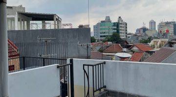 Gambar 4 Rumah Baru 3 Lantai Dengan Rooftop Sudah Renovasi Dengan Design Minimalis Di Daerah Tomang, Jakarta Barat 