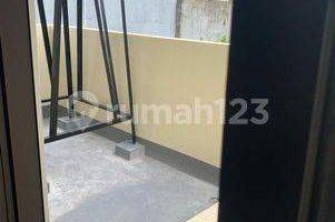 Gambar 5 Rumah Baru 2 Lantai Design Minimalis di Perumahan Villa Melati Mas, Serpong Tangerang