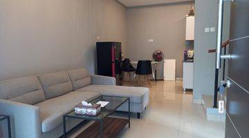 Gambar 2 Rumah Furnished 2 lantai di Harapan Indah hadap Selatan