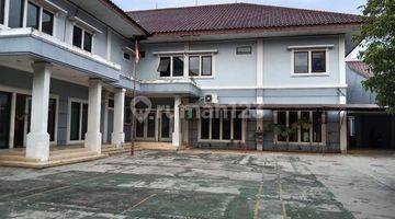 Gambar 1 Gedung Ex Sekolah di Kemang Pratama Bekasi Selatan. 