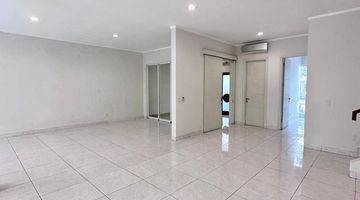 Gambar 3 Dijual Rumah 2 Lantai di De Park Bsd City