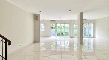 Gambar 2 Dijual Rumah 2 Lantai di De Park Bsd City