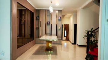 Gambar 2 Rumah 3 Lantai Mewah, Modern, Terawat, Pool, Full Furnished