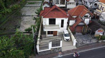 Gambar 2 Rumah Cantik SHM 2 Lantai Dengan 3 Kt Full Furnished di Seminyak