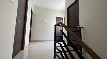 Gambar 3 Rumah 2 Lantai Di Cluster Elit Summarecon