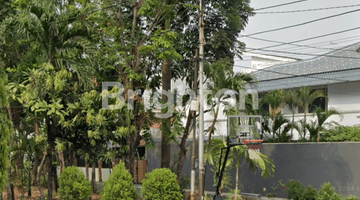 Gambar 1 RUMAH 2 LANTAI HADAP BOULEVARD RAPI SIAP HUNI DI KAWASAN ELITE DAN STRATEGIS DI SENOPATI, KEBAYORAN BARU, JAKARTA SELATAN