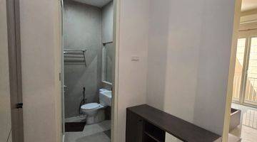 Gambar 3 Disewakan Rumah 2 Lantai Semi Furnished Jalan Woodland Citraland Surabaya