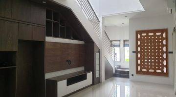 Gambar 5 Disewakan Rumah 2 Lantai Bagus Semi Furnished SHM Woodland Citraland Surabaya