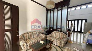 Gambar 5 Rumah besar 2 lantai kawasan Elite Riverside Royal Regency, Blimbing 