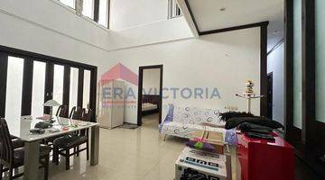 Gambar 3 Rumah besar 2 lantai kawasan Elite Riverside Royal Regency, Blimbing 