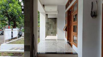 Gambar 4 Rumah Bagus Furnished SHM di Antapani, Bandung