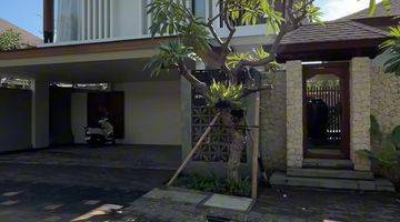 Gambar 1 Luxury Green Living Villa Jimbaran