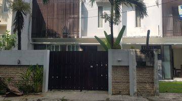 Gambar 1 Dijual Villa Modern 1.5 Are 3 BR Jalan Dewi Saraswati Seminyak Hanya 500m Ke Jalan Utama Sunset Road