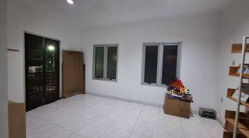 Gambar 1 Rumah Hoek di Regensi Melati Mas Serpong Tangerang Selatan