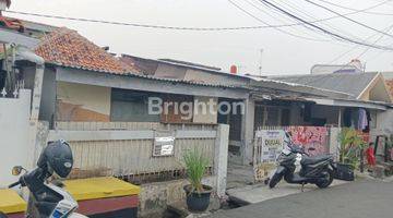 Gambar 4 Rumah tua hitung tanah, lebar bisa buat 2 rumah, 2 row jalan, bebas banjir, keamanan 24 jam di jalan sunan rawamangun [R 640 J]