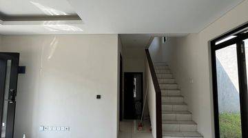 Gambar 3 Rumah gress modern minimalis pintu smart lock 2 Lantai, Selatan