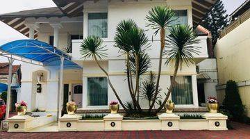 Gambar 1 Dijual Rumah Siap Huni Semi Furnished Mewah Old Money Vibes di Lebak Bulus Jakarta Selatan