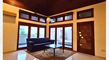 Gambar 3 Resort House di Kemang, Turun Harga 