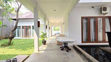 Gambar 3 FOR RENT TROPICAL MODERN HOUSE KEMANG